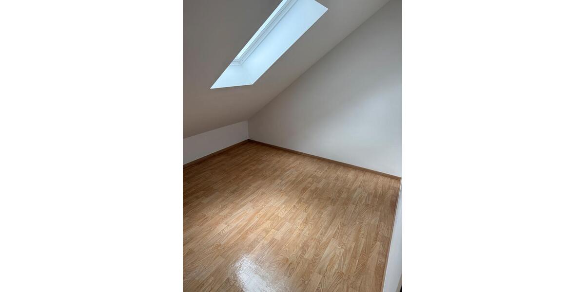 Dachgeschoßwohnung Veitsbronn - 3.5 Zimmer, 91 m&sup2;, 1.250&euro; | Angebot:26614884