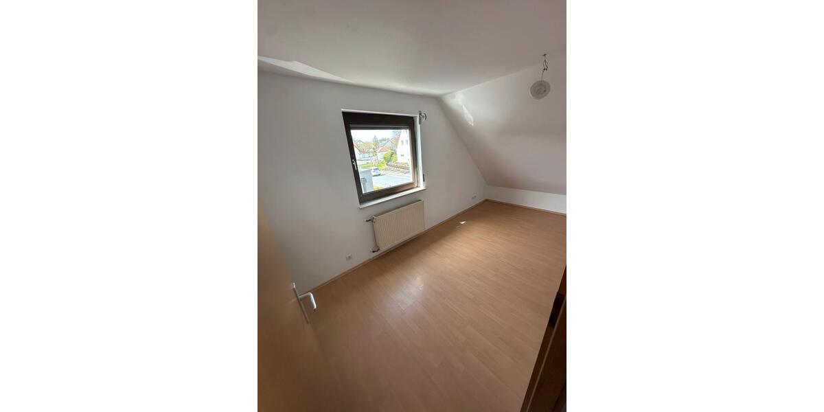 Maisonettenwohnung Heßdorf - 5 Zimmer, 125 m&sup2;, 1.600&euro; | Angebot:26680218
