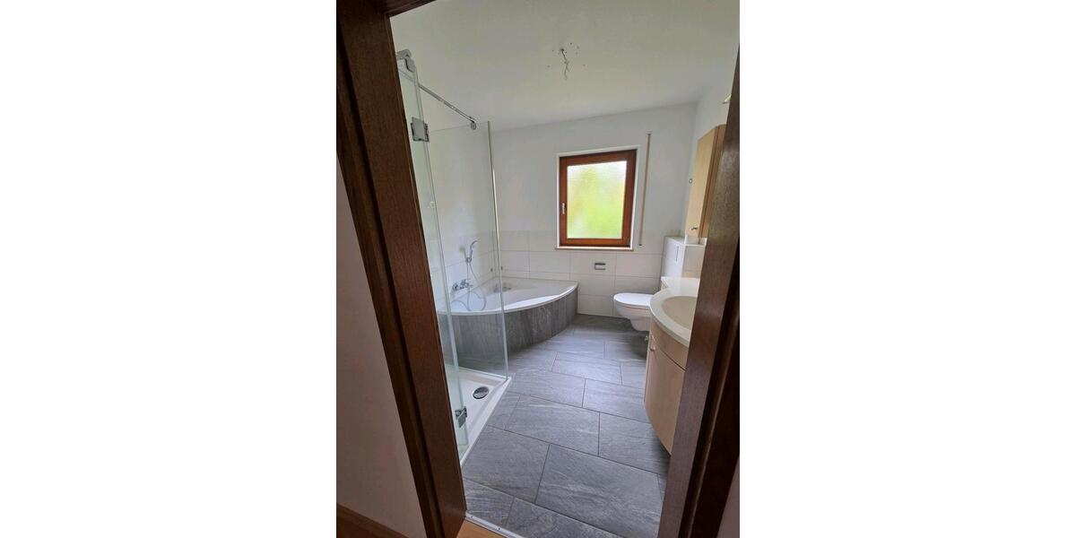 Erdgeschoßwohnung Erlangen Alterlangen - 4 Zimmer, 130 m&sup2;, 1.650&euro; | Angebot:26277316