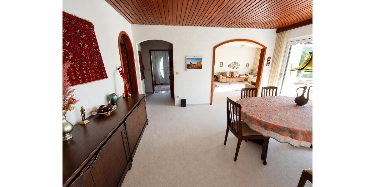 Einfamilienhaus mit Doppelgarage, Carport und großem Garten - Einfamilienhaus Weisendorf | Angebot:27651236