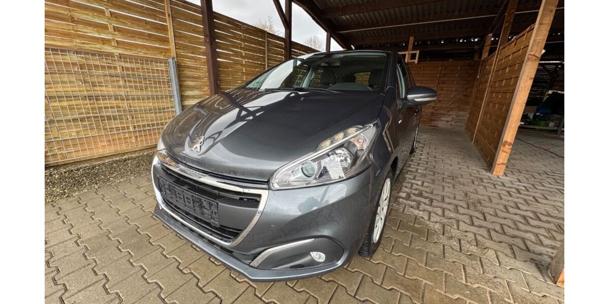 Peugeot 208 78.154 km 5.990 &euro; Simmelsdorf 91245