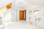 Charmantes Zweifamilienhaus mit drei Garagen und großem Garten - Zweifamilienhaus Kötzting | Angebot:24605834