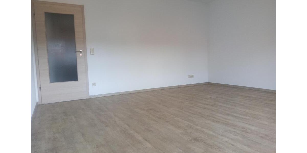 Dachgeschoßwohnung Roth - 3 Zimmer, 60 m&sup2;, 650&euro; | Angebot:26506527