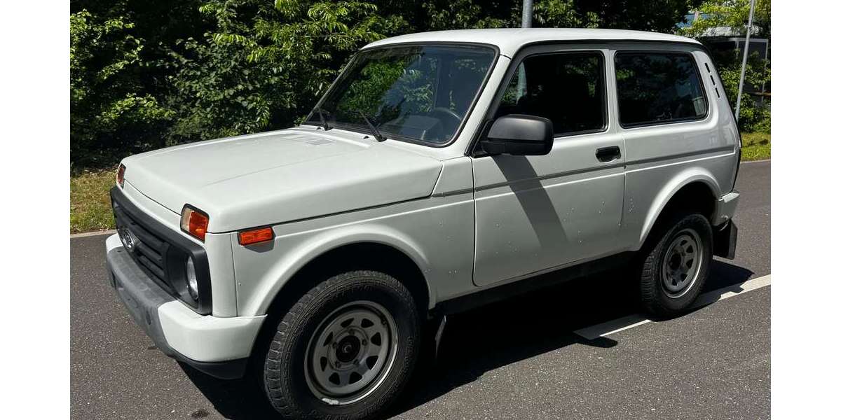 Lada Niva 99.898 km 8.800 &euro; Nürnberg 90475