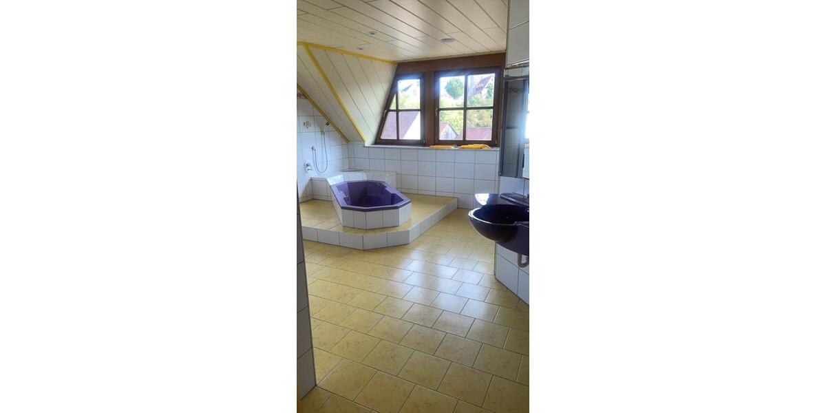 Dachgeschoßwohnung Emskirchen - 3 Zimmer, 105 m&sup2;, 750&euro; | Angebot:24271606