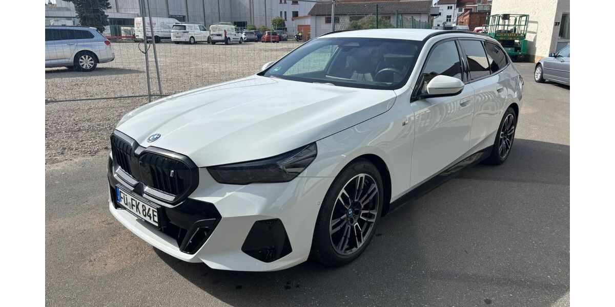 BMW i5 22.850 km 61.910 &euro; Nürnberg 90431