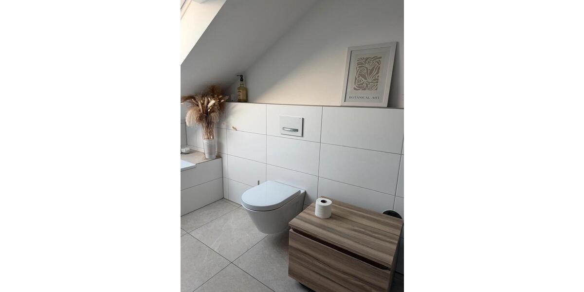 Dachgeschoßwohnung Oberreichenbach - 2 Zimmer, 130 m&sup2;, 1.500&euro; | Angebot:25598849