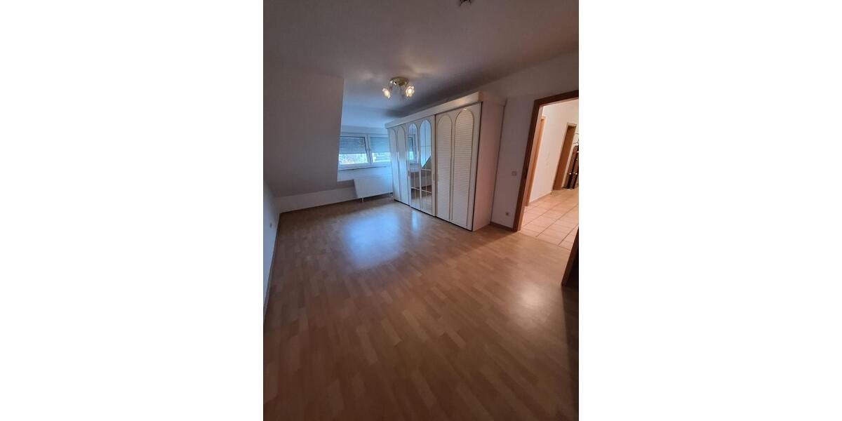 Dachgeschoßwohnung Nürnberg Eberhardshof - 3 Zimmer, 83 m&sup2;, 1.075&euro; | Angebot:25945306