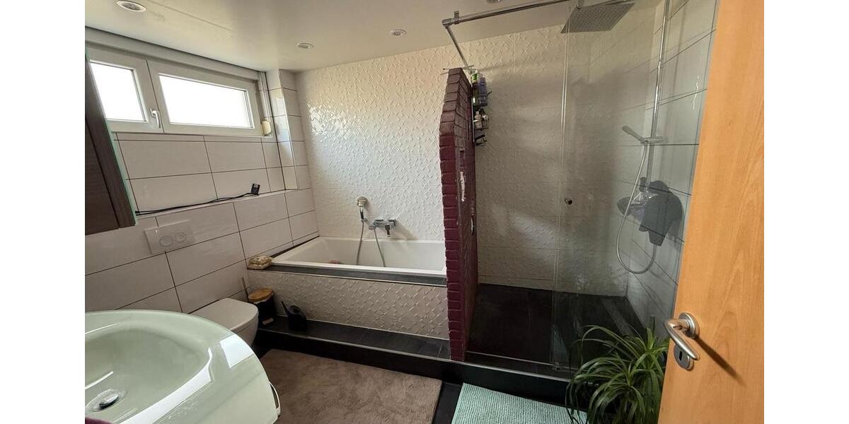 Reihenhaus Zirndorf - 4 Zimmer, 130 m&sup2;, 679.000&euro; | Angebot:25049648