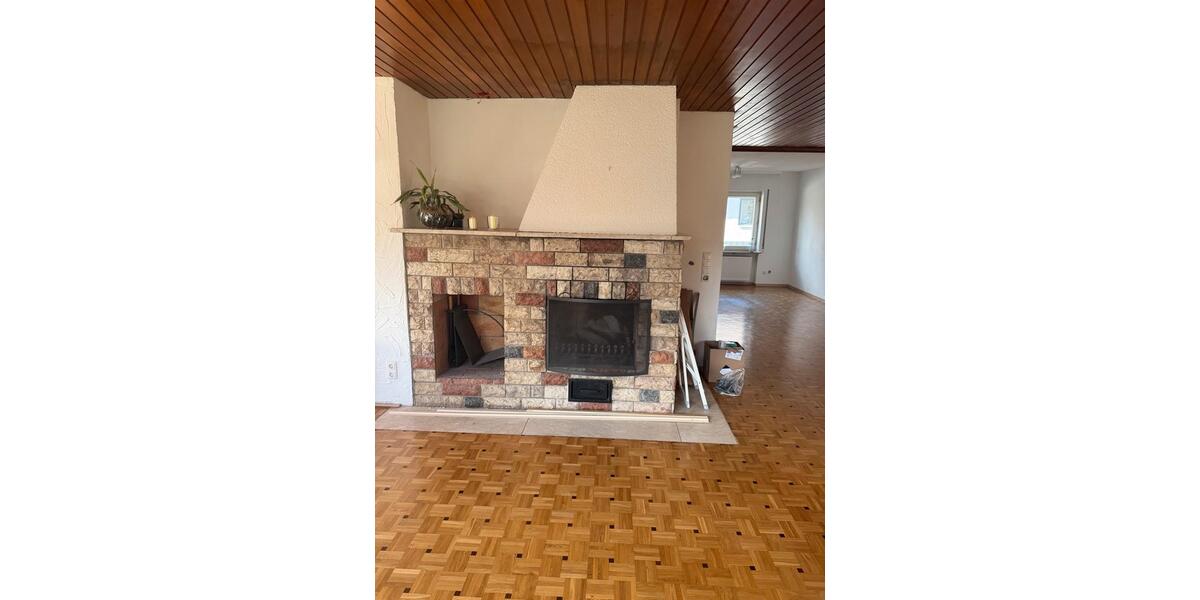 Hochparterre Röttenbach - 4 Zimmer, 142 m&sup2;, 1.390&euro; | Angebot:25922036