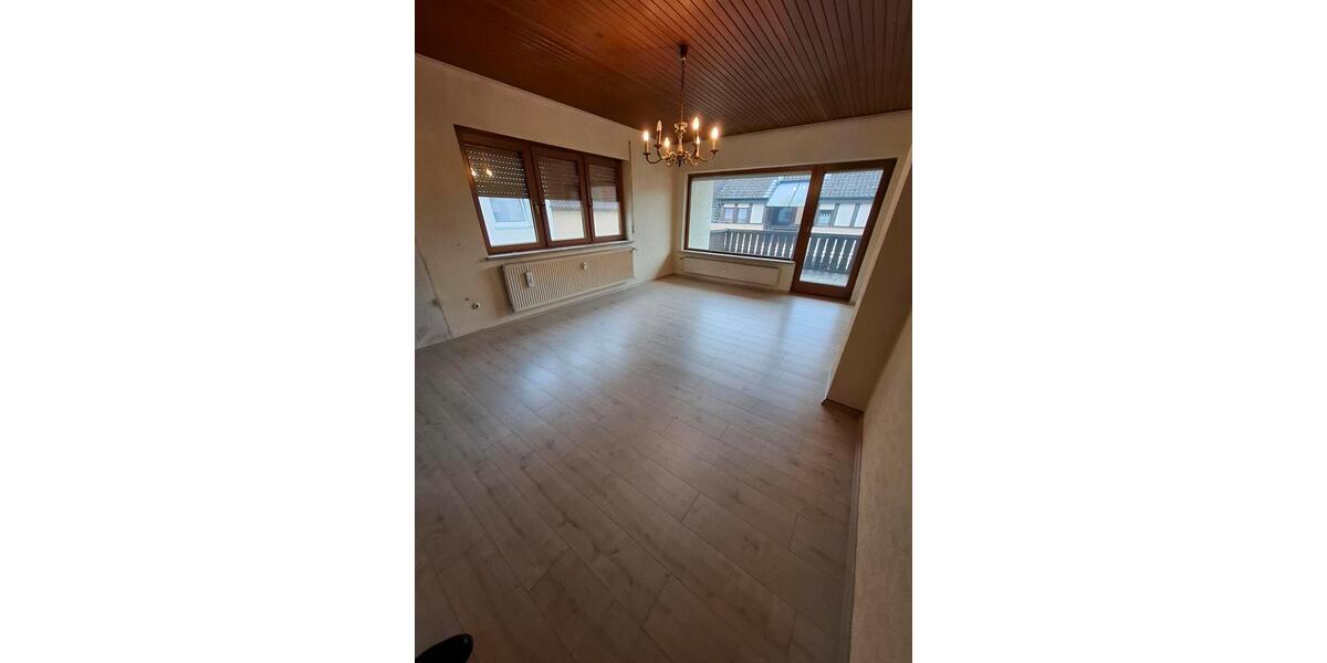 Etagenwohnung Gerhardshofen - 5 Zimmer, 125 m&sup2;, 820&euro; | Angebot:25764451