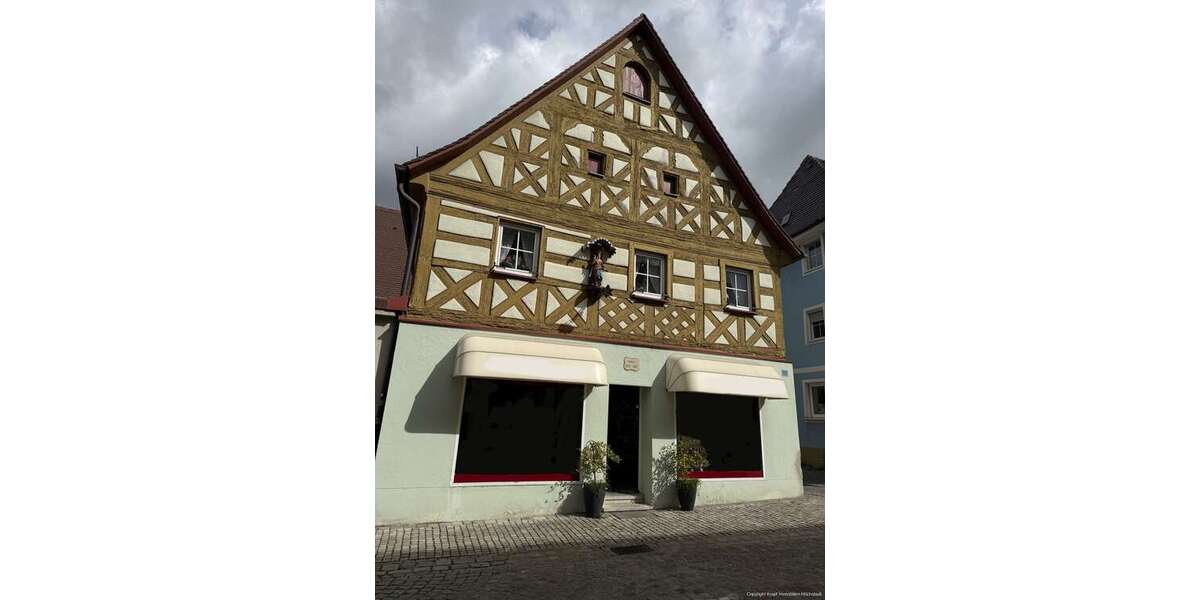 Einfamilienhaus Höchstadt an der Aisch - 8 Zimmer, 220 m&sup2;, 330.000&euro; | Angebot:23546783