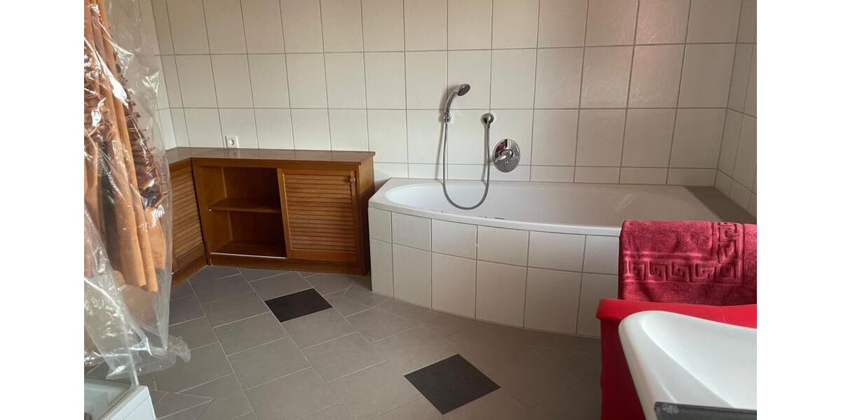 Doppelhaushälfte Heilsbronn - 6 Zimmer, 240 m&sup2;, 1.900&euro; | Angebot:24535997