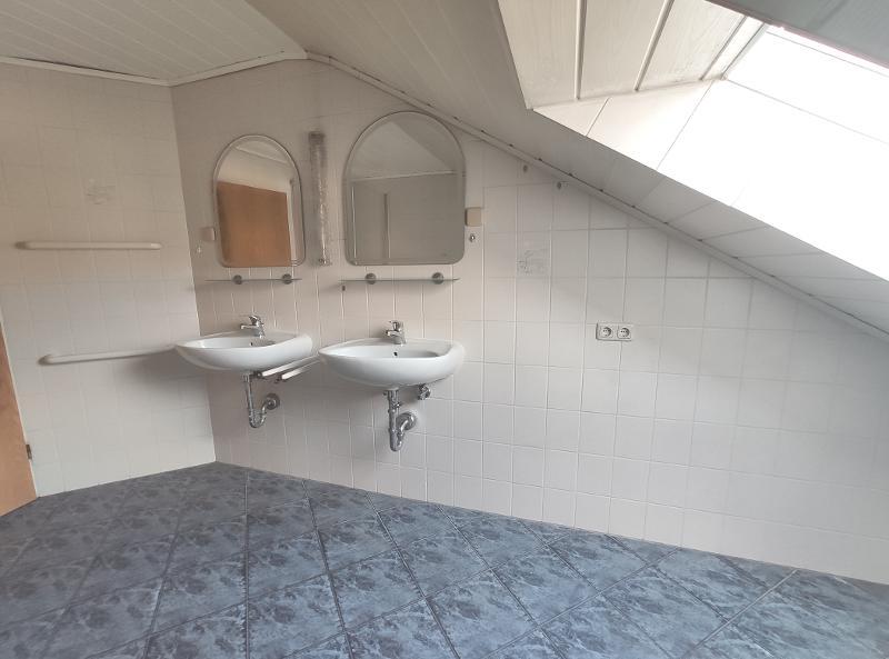 3 Zi. DG Wohnung mit Küche, Gartenmitbenutzung und Stellplatz - Etagenwohnung Weisendorf | Angebot:24351111