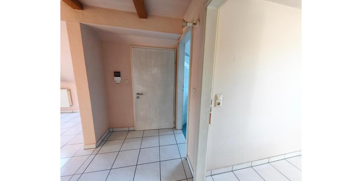 2 Zi. Wohnung im Dachgeschoss mit Stellplatz - Etagenwohnung Adelsdorf | Angebot:27541175