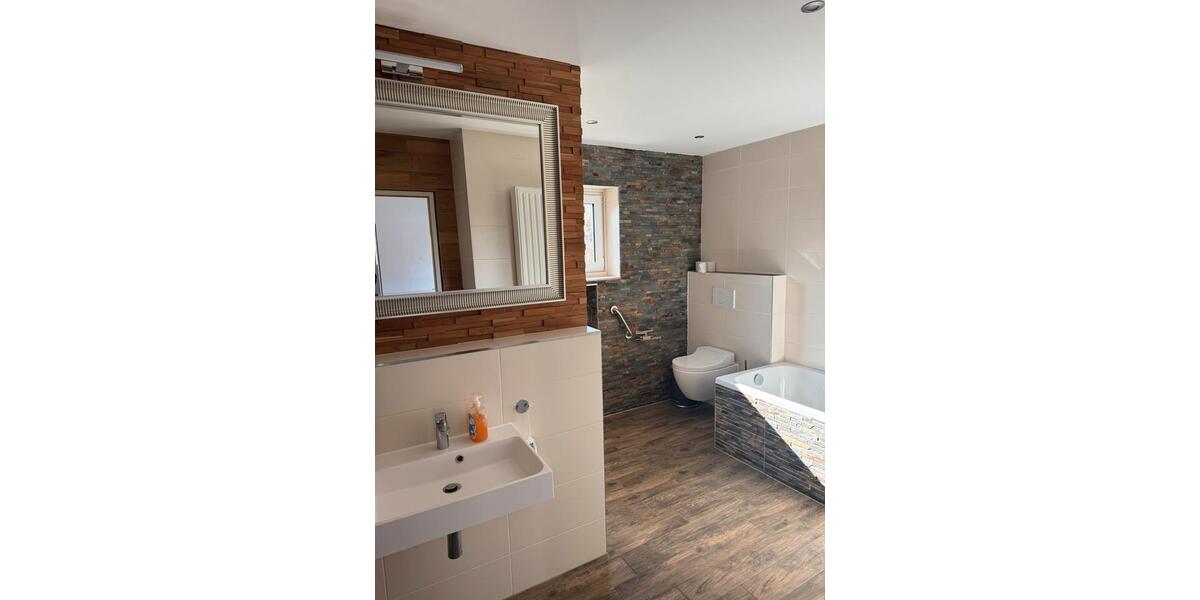 Hochparterre Röttenbach - 4 Zimmer, 142 m&sup2;, 1.390&euro; | Angebot:25922036