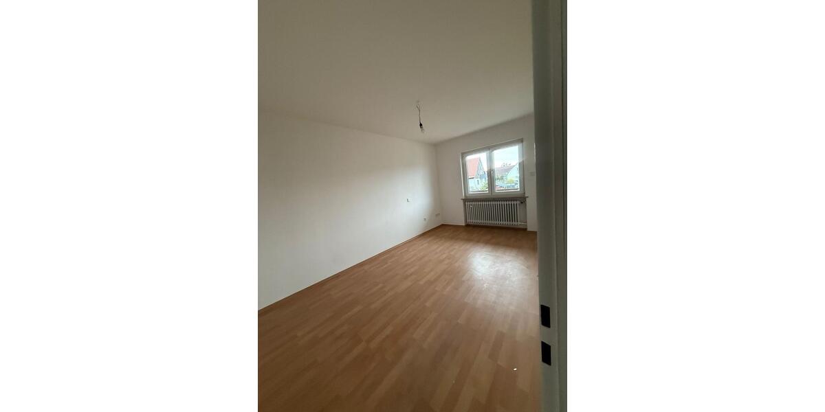 Etagenwohnung Eckental - 4 Zimmer, 110 m&sup2;, 1.300&euro; | Angebot:25894998