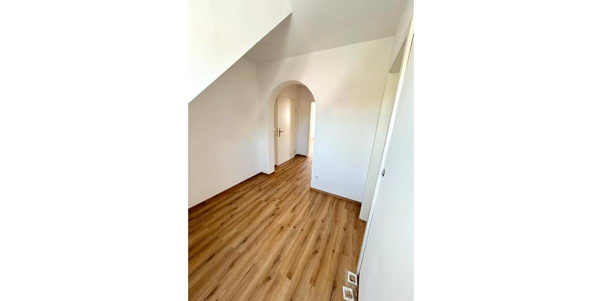 Dachgeschoßwohnung Fürth Bislohe - 3.5 Zimmer, 99 m&sup2;, 1.335&euro; | Angebot:26600559