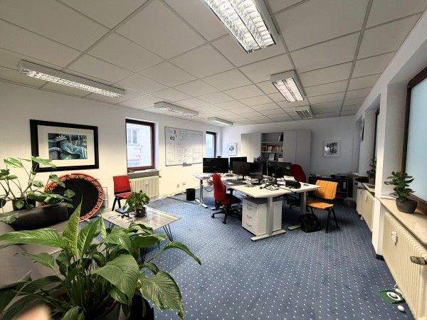 Gewerbeobjekt Lauf - 8 Zimmer, 213 m&sup2;, 2.112&euro; | Angebot:25706461