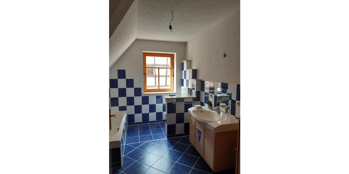 Dachgeschoßwohnung Gerhardshofen - 5 Zimmer, 109 m&sup2;, 850&euro; | Angebot:25855009