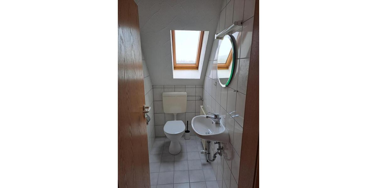 Dachgeschoßwohnung Adelsdorf - 3 Zimmer, 77 m&sup2;, 870&euro; | Angebot:23879643