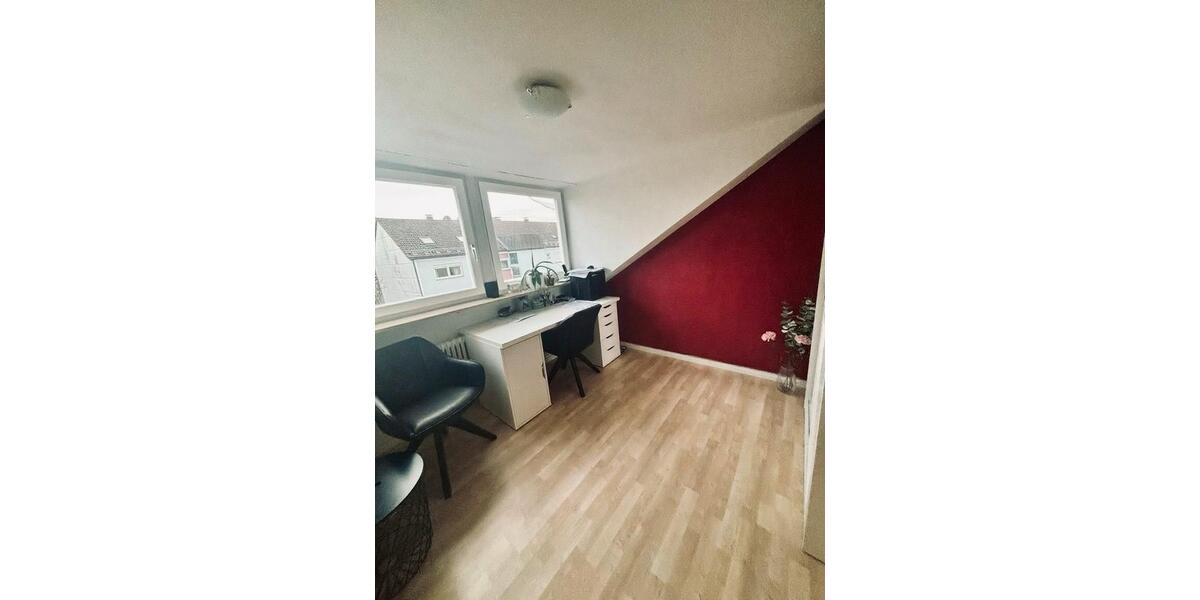 Dachgeschoßwohnung Nürnberg Erlenstegen - 2.5 Zimmer, 81 m&sup2;, 850&euro; | Angebot:26638640