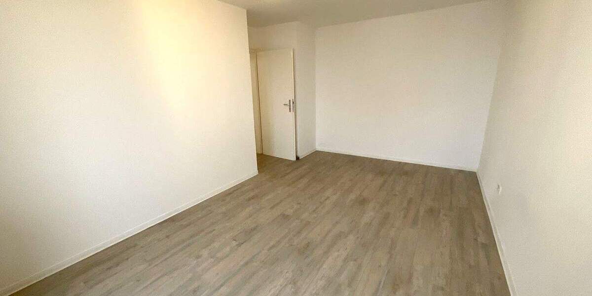 Etagenwohnung Nürnberg Langwasser - 3 Zimmer, 80 m&sup2;, 899&euro; | Angebot:25780095