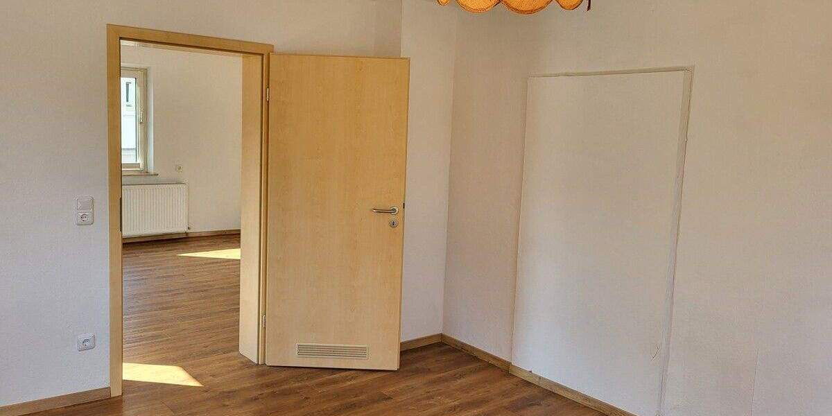 Etagenwohnung Erlangen Innenstadt - 3 Zimmer, 68 m&sup2;, 320.000&euro; | Angebot:25681342