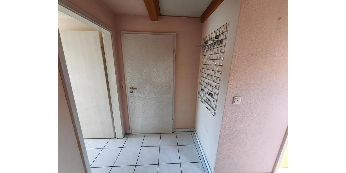 2 Zi. Wohnung im Dachgeschoss mit Stellplatz - Etagenwohnung Adelsdorf | Angebot:27541175