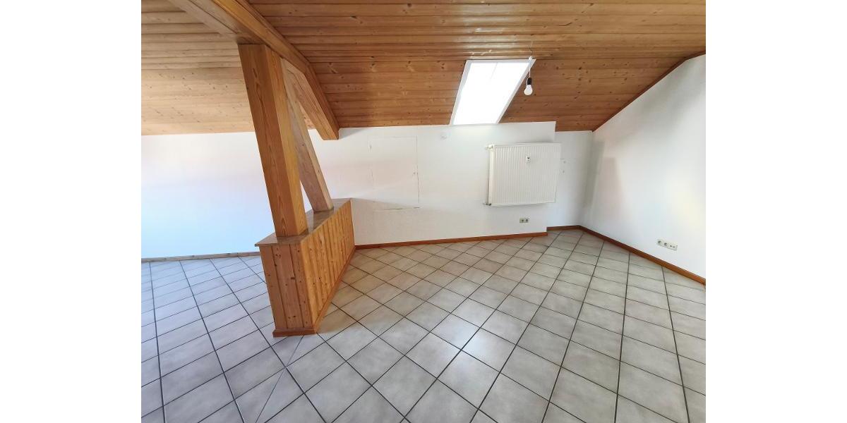 3 Zi. DG Wohnung mit Küche, Gartenmitbenutzung und Stellplatz - Etagenwohnung Weisendorf | Angebot:27651233