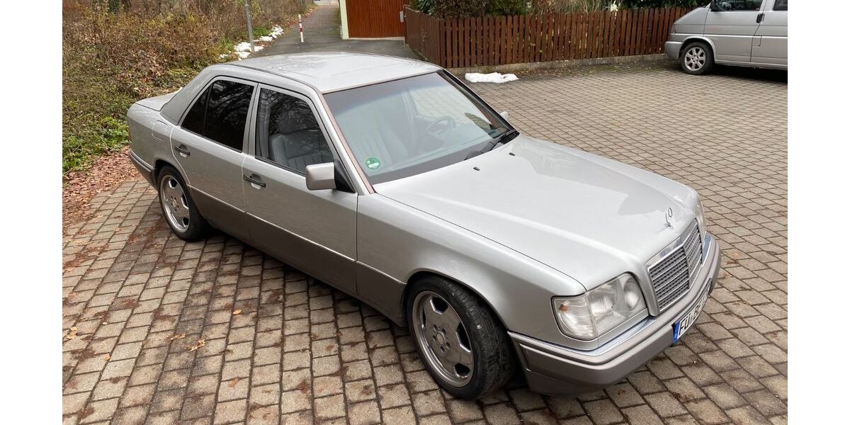 Mercedes-Benz E 200 183.000 km 6.490 &euro; Fürth 90768