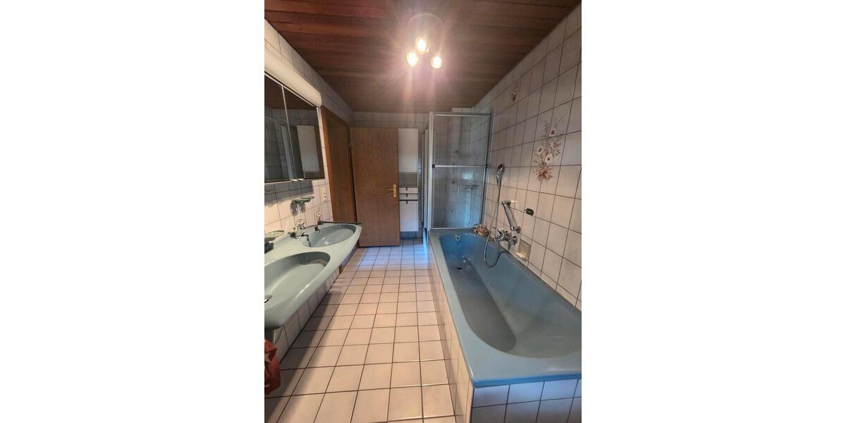 Villa Nürnberg Holzheim - 20 Zimmer, 250 m&sup2;, 4.500&euro; | Angebot:26492253