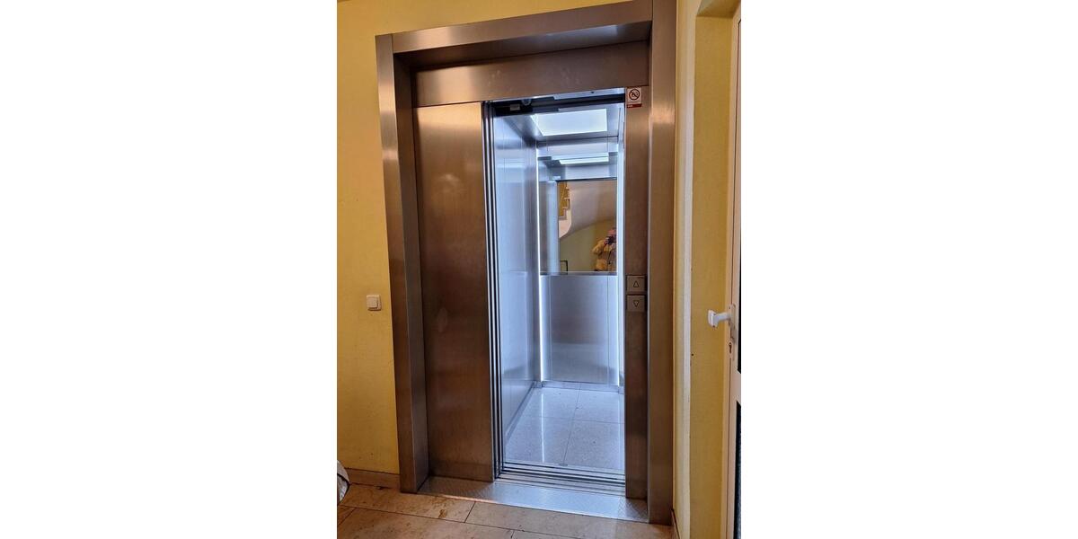 Dachgeschoßwohnung Nürnberg Eberhardshof - 3 Zimmer, 83 m&sup2;, 1.075&euro; | Angebot:25945306