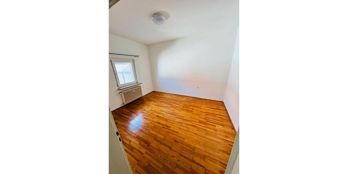 Etagenwohnung Neustadt an der Aisch - 3 Zimmer, 105 m&sup2;, 899&euro; | Angebot:25807270