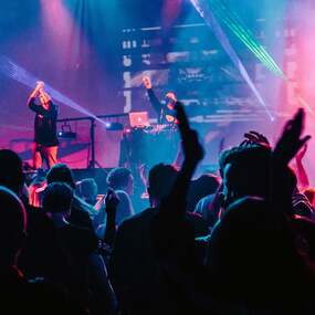 Mammoth 10.12.2026 Der Hirsch