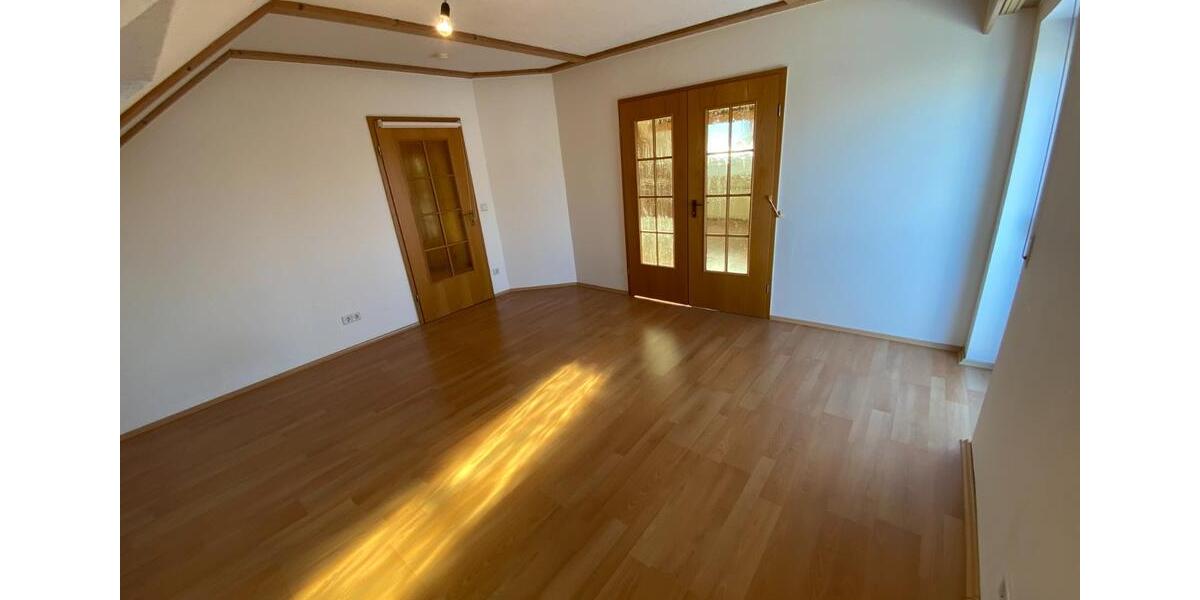 Etagenwohnung Heroldsberg - 3 Zimmer, 94 m&sup2;, 990&euro; | Angebot:25185442