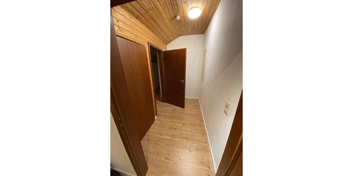 Etagenwohnung Aurachtal - 3 Zimmer, 105 m&sup2;, 900&euro; | Angebot:26022265