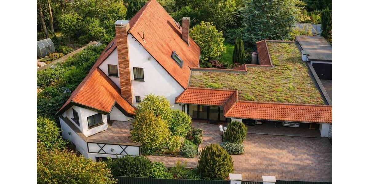 Villa Zirndorf - 6 Zimmer, 308 m&sup2;, 2.400&euro; | Angebot:26605689