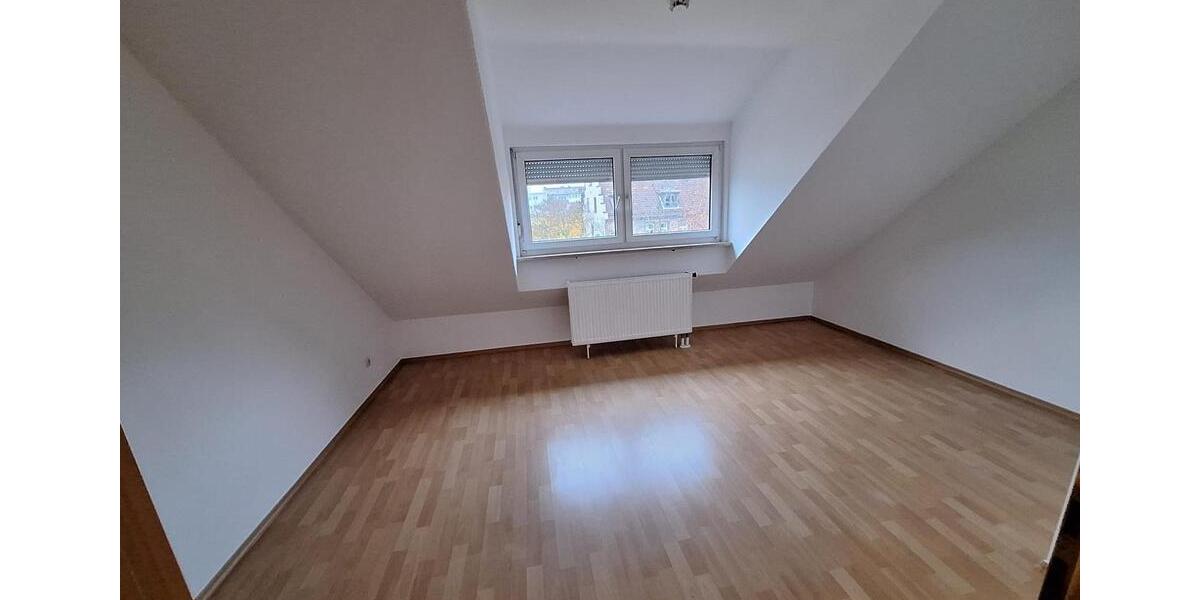 Dachgeschoßwohnung Nürnberg Eberhardshof - 3 Zimmer, 83 m&sup2;, 1.075&euro; | Angebot:25945306