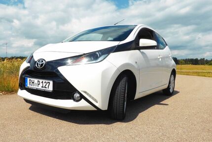 Toyota Aygo (X) 63.000 km 8.600 &euro; Büchenbach 91186