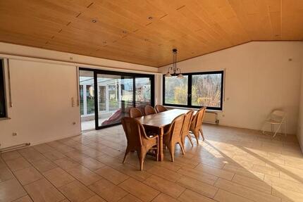 Haus Wiesenthau - 6 Zimmer, 180 m&sup2;, 1.600&euro; | Angebot:25859620