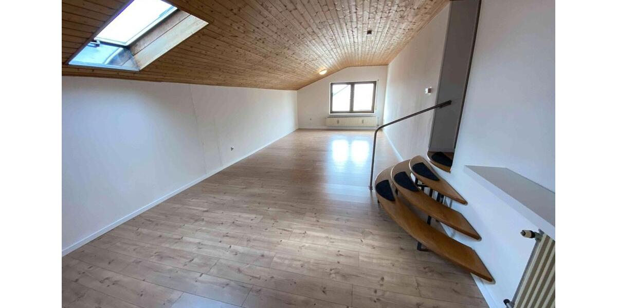 Etagenwohnung Aurachtal - 3 Zimmer, 105 m&sup2;, 900&euro; | Angebot:26022265