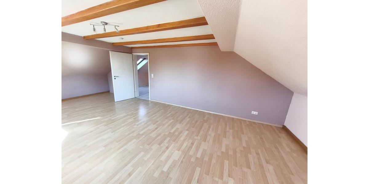 2 Zi. Wohnung im Dachgeschoss mit Stellplatz - Etagenwohnung Adelsdorf | Angebot:27541175