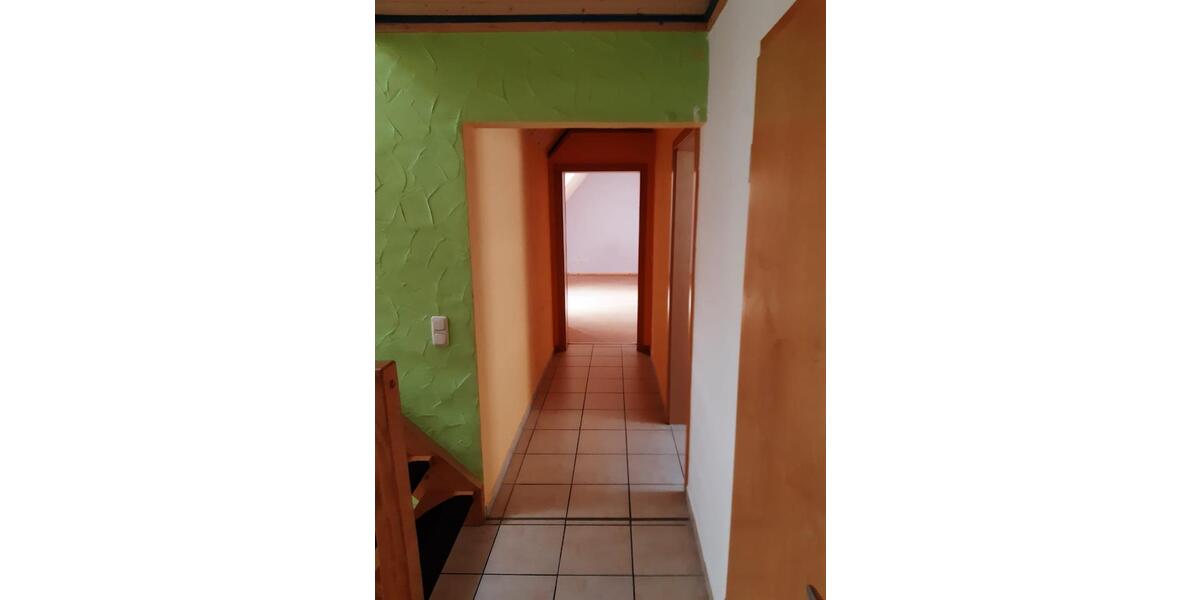 Dachgeschoßwohnung Gerhardshofen - 5 Zimmer, 109 m&sup2;, 850&euro; | Angebot:25855009