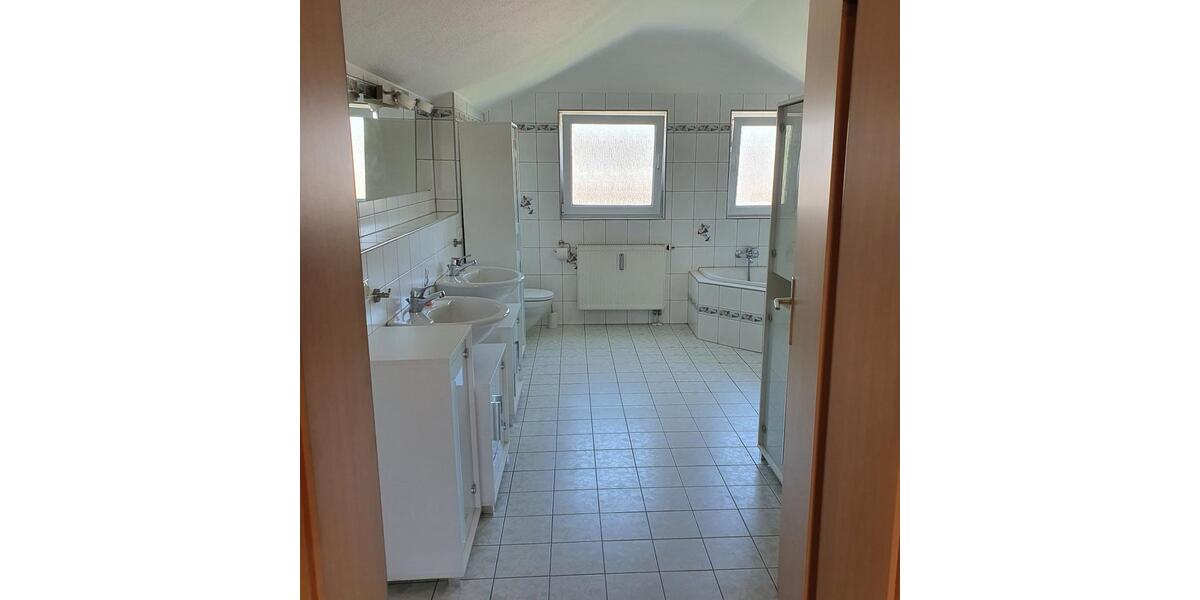 Dachgeschoßwohnung Oberasbach - 3.5 Zimmer, 107 m&sup2;, 850&euro; | Angebot:25944318