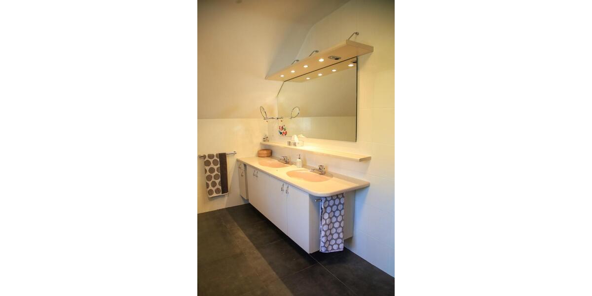 Dachgeschoßwohnung Buckenhof - 3 Zimmer, 113 m&sup2;, 1.950&euro; | Angebot:25883149