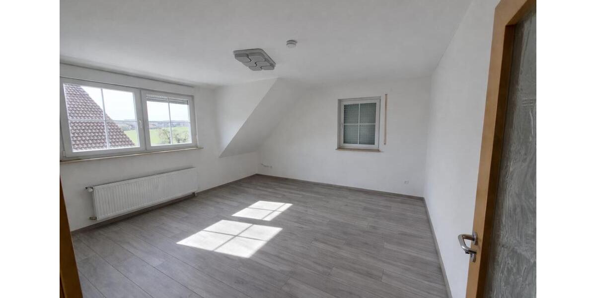 Dachgeschoßwohnung Fürth Atzenhof - 2.5 Zimmer, 69 m&sup2;, 890&euro; | Angebot:25944302