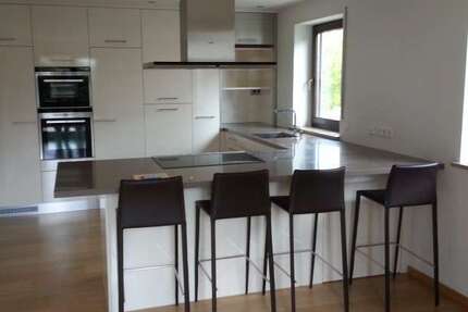 Haus Uttenreuth - 6 Zimmer, 316 m&sup2;, 2.950&euro; | Angebot:26382722