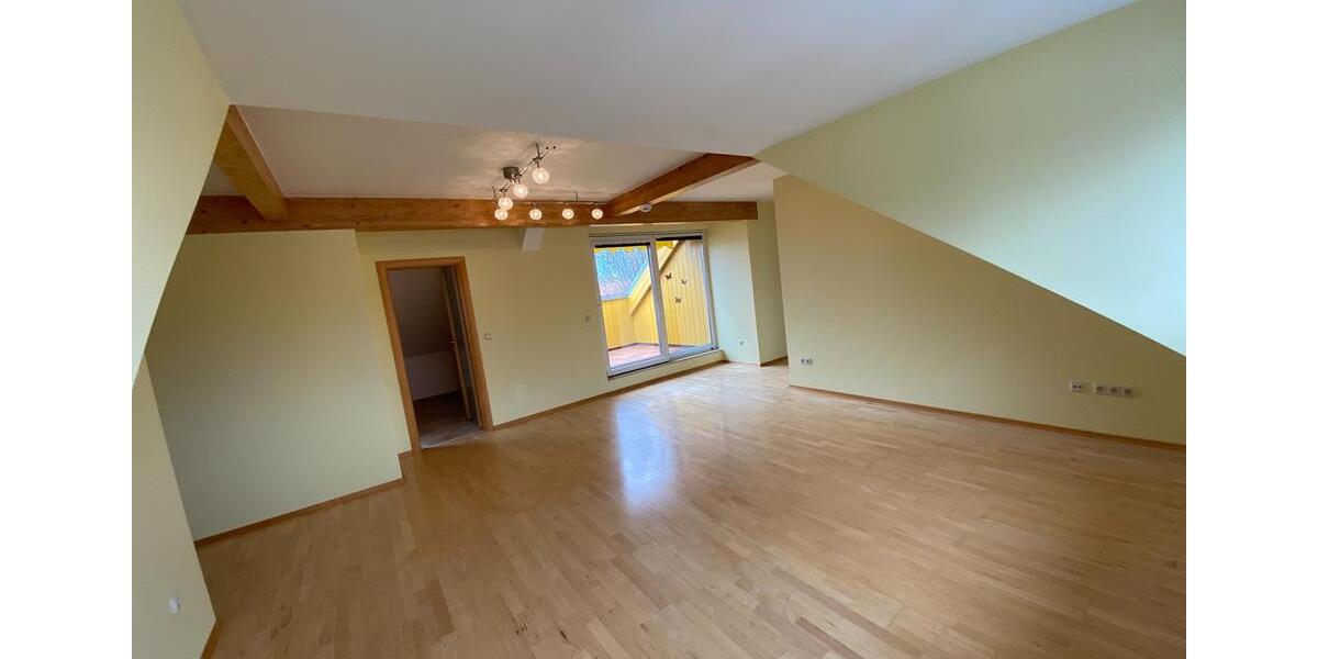 Dachgeschoßwohnung Nürnberg Holzheim - 3 Zimmer, 87 m&sup2;, 1.100&euro; | Angebot:25853955
