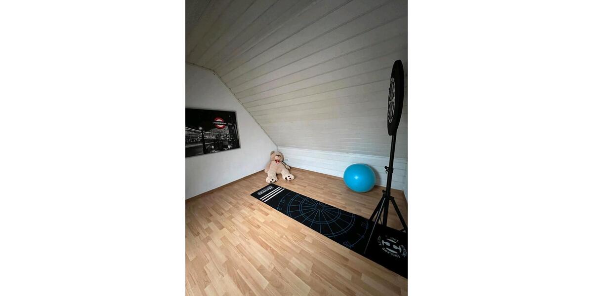 Dachgeschoßwohnung Zirndorf - 4.5 Zimmer, 120 m&sup2;, 1.300&euro; | Angebot:26598093